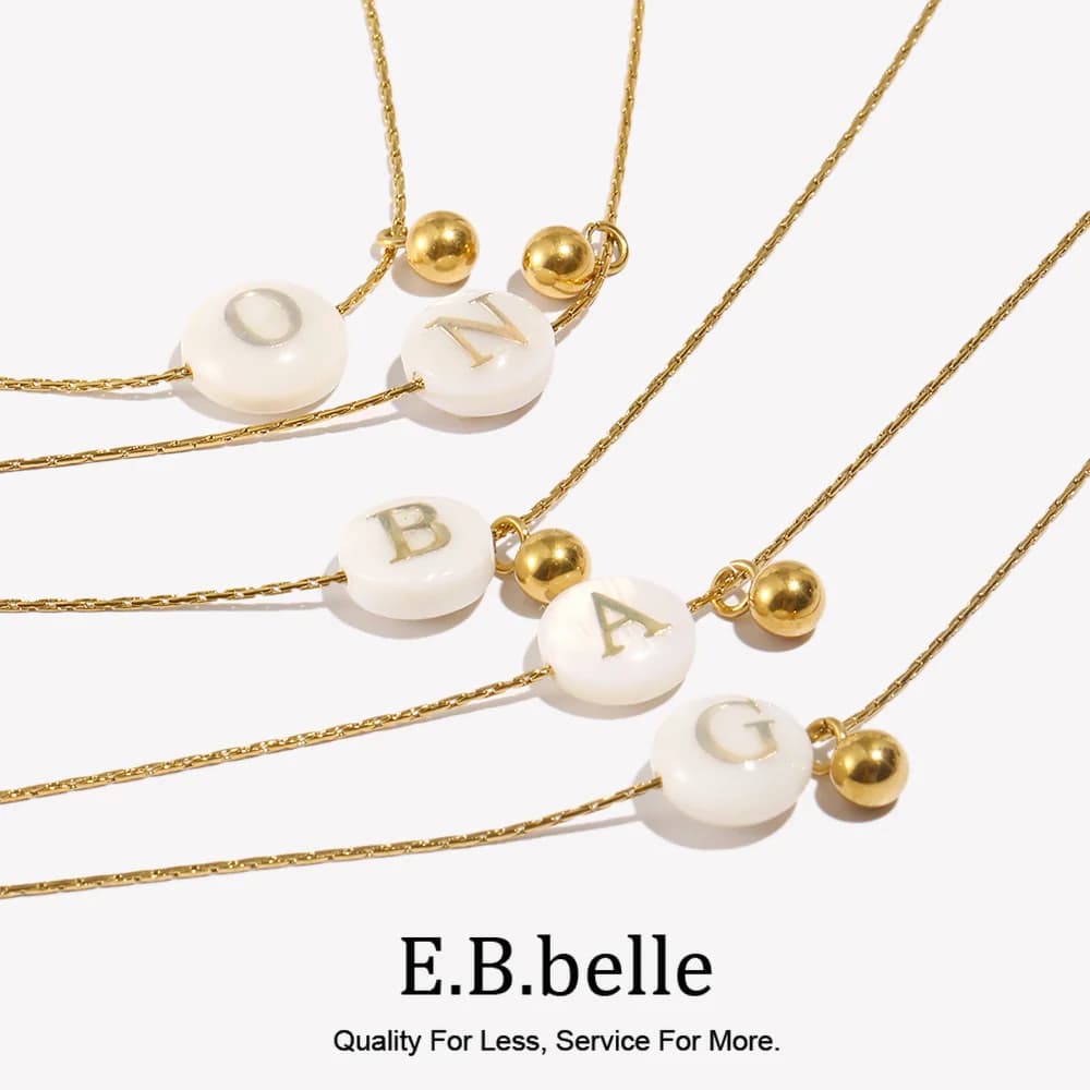 EBbelle Mini Collana con ciondolo lettere con perline rotonde bianche Accessori per gioielli iniziali da donna in acciaio inossidabile placcato oro 18 carati
