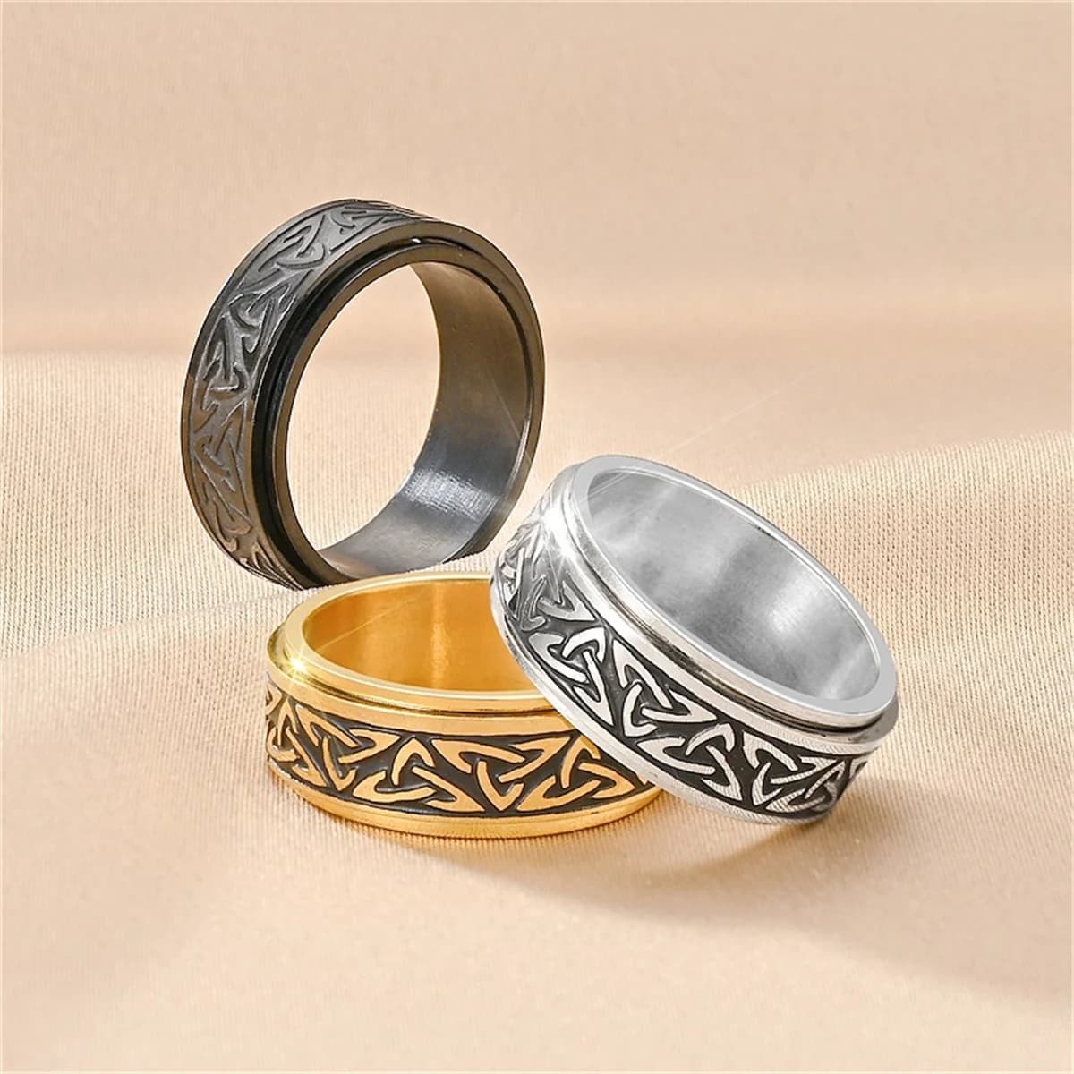 Anello dal Design Unico e Personalizzato, Stile Europeo e Americano, Largo e Vistoso, Accessorio Classico Versatile ed Elegante