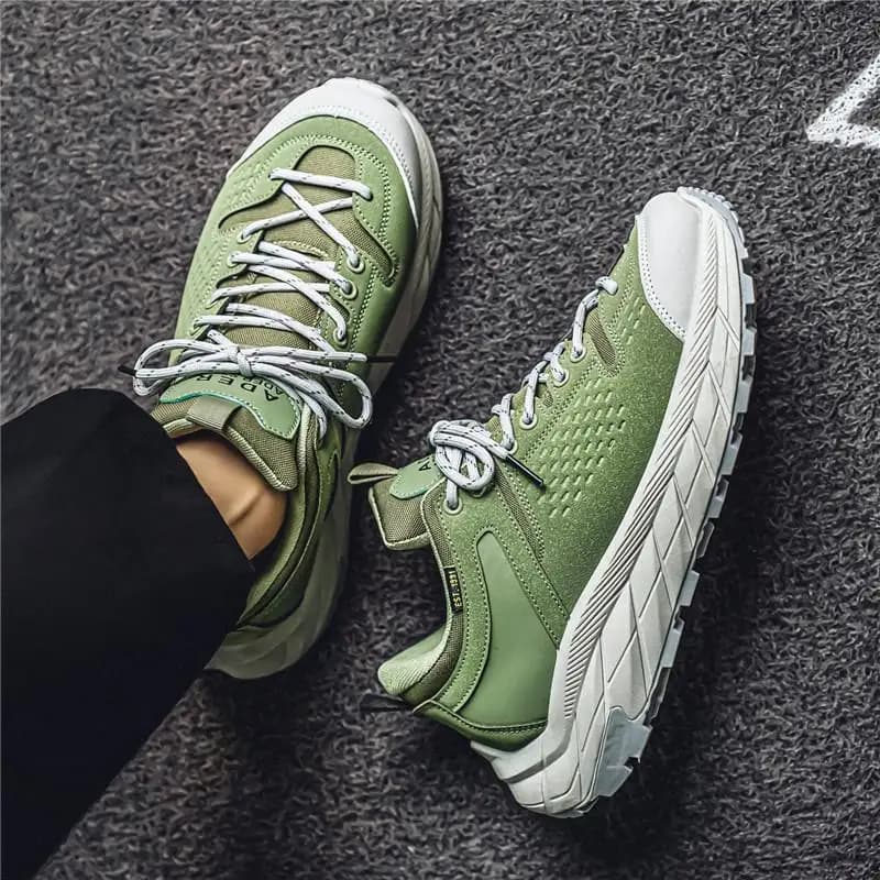 2025 Primavera Uomo Taglio basso Outdoor Antiscivolo Arrampicata Sport Scarpe casual Suola spessa Altezza crescente Comode scarpe da ginnastica di moda
