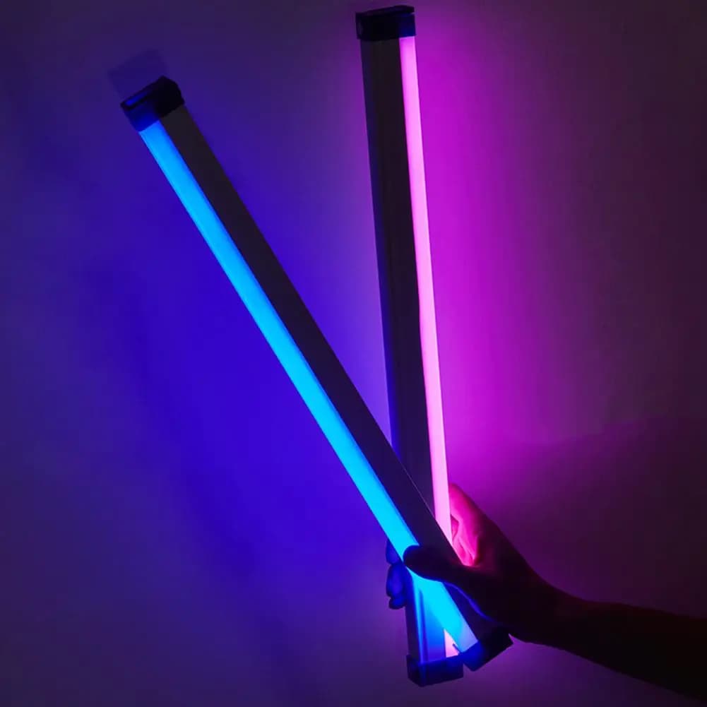 Luce Tubolare Colorata RGB 52cm, Luce Notturna, Bastone Luminoso Blu Viola, Lampada da Stanza, Luce Portatile Sospesa per Fotografia