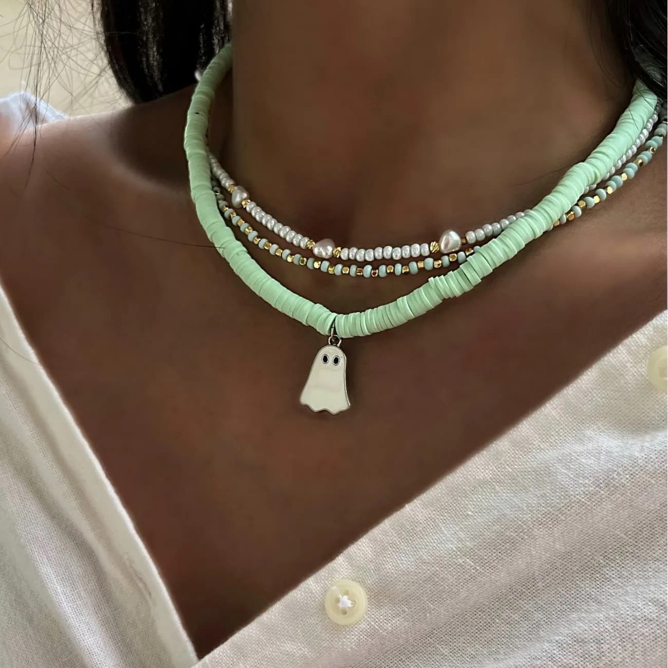 Collana multistrato con perline in ceramica morbida stile Boemia per le donne Regalo di gioielli per feste con catena a forma di fantasma di Halloween