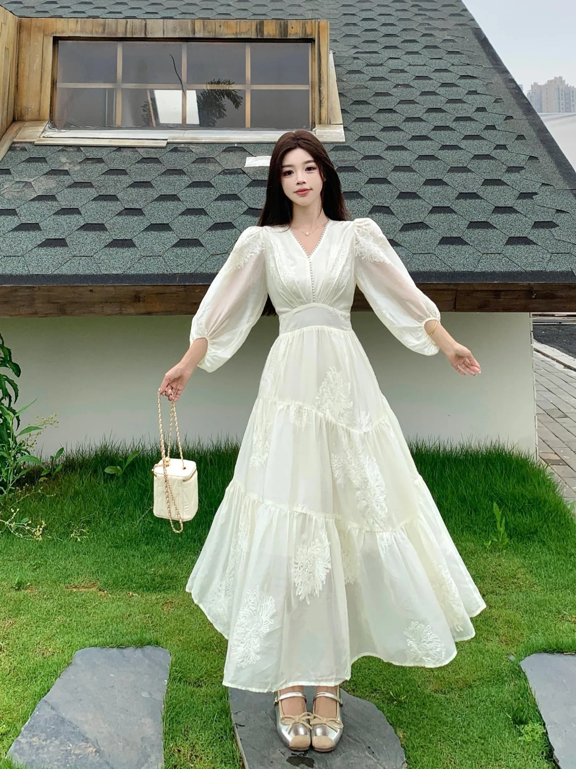 plus Size Women's Sweet Style V-Neck Lantern Sleeve Dress Summer New Waist-Cinching Embroidered Long Dress Commute Style Slim...