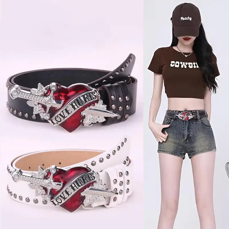 Una fibbia per cintura a testa grande con piercing a spada, cintura personalizzata in stile ragazza piccante, cintura decorativa in stile punk alla moda per giovani donne
