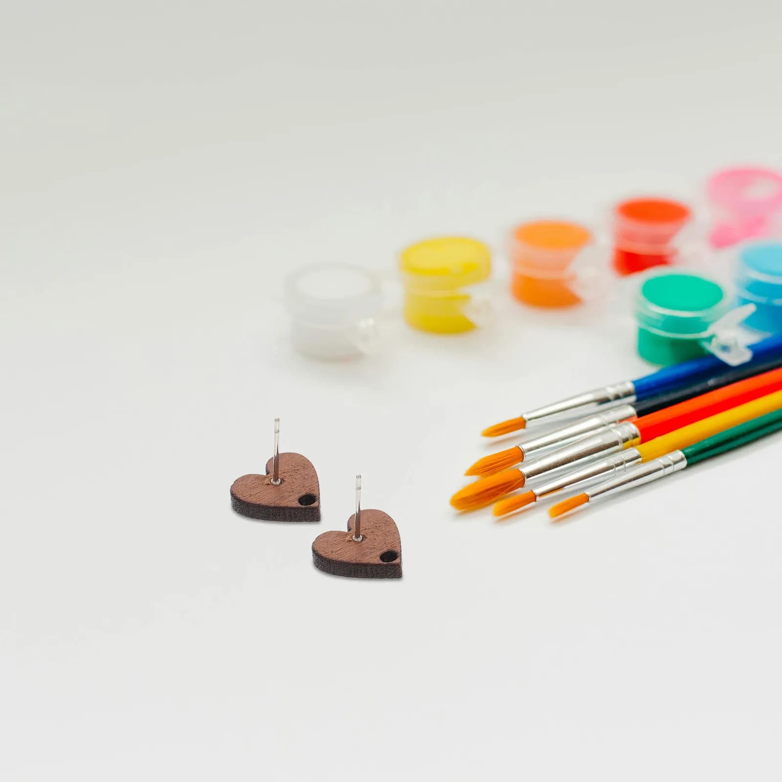 10 Pezzi Orecchini a Forma di Cuore in Legno, Base per Orecchini Minimalisti in Legno, Supporti Piatti per Creazione di Gioielli Fai-da-Te