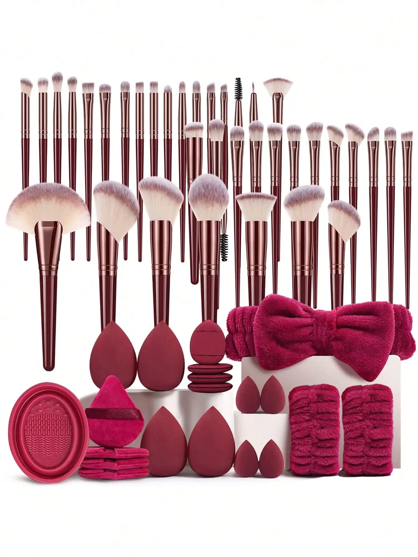 Set di 56 strumenti per il trucco, composto da: 36 pennelli per il trucco + 1 strumento per la pulizia dei pennelli + 4 piumini triangolari + 4 spugne per il trucco + 4 mini piumini per fondotinta + 4 mini spugne per il trucco + 2 cinghie per il lavabo + 1 fascia per capelli, tutto in un unico set e ideale per principianti.
