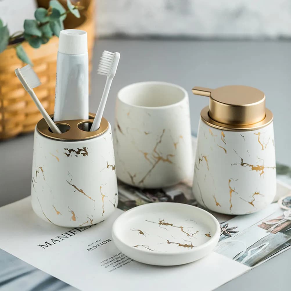 Set di Accessori per Bagno in Ceramica Verde Scuro: Portaspazzolino, Portasapone, Dispenser per Lozione, Bicchiere per Detergente, Design Moderno