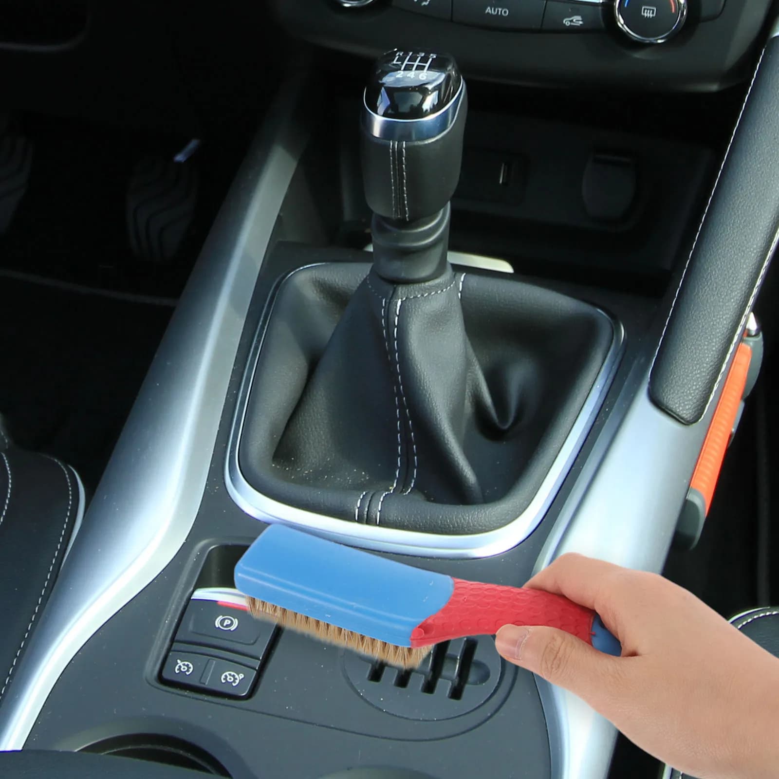 Spazzola per dettagli interni per la pulizia dell'auto, sedili, tappetini, rivestimenti, setole dense e delicate, manico robusto, design compatto per veicoli