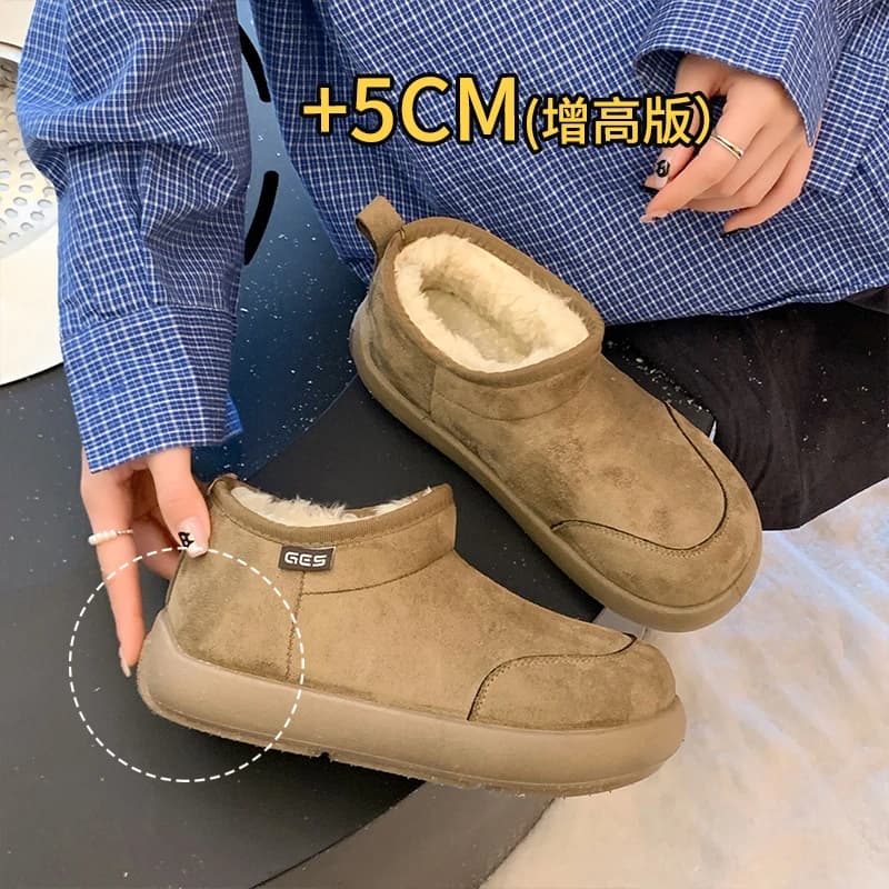 Thick-soled retro one-piece snow boots with velcro fastening, new winter style for 2026. Warm cotton shoes.