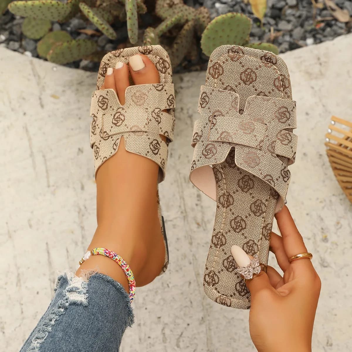 Women Slippers Trade Large Size Retro Sandals 2025 New Plum Blossom Embroidered Shoes Casual Luxury Slippers Home Slides Women