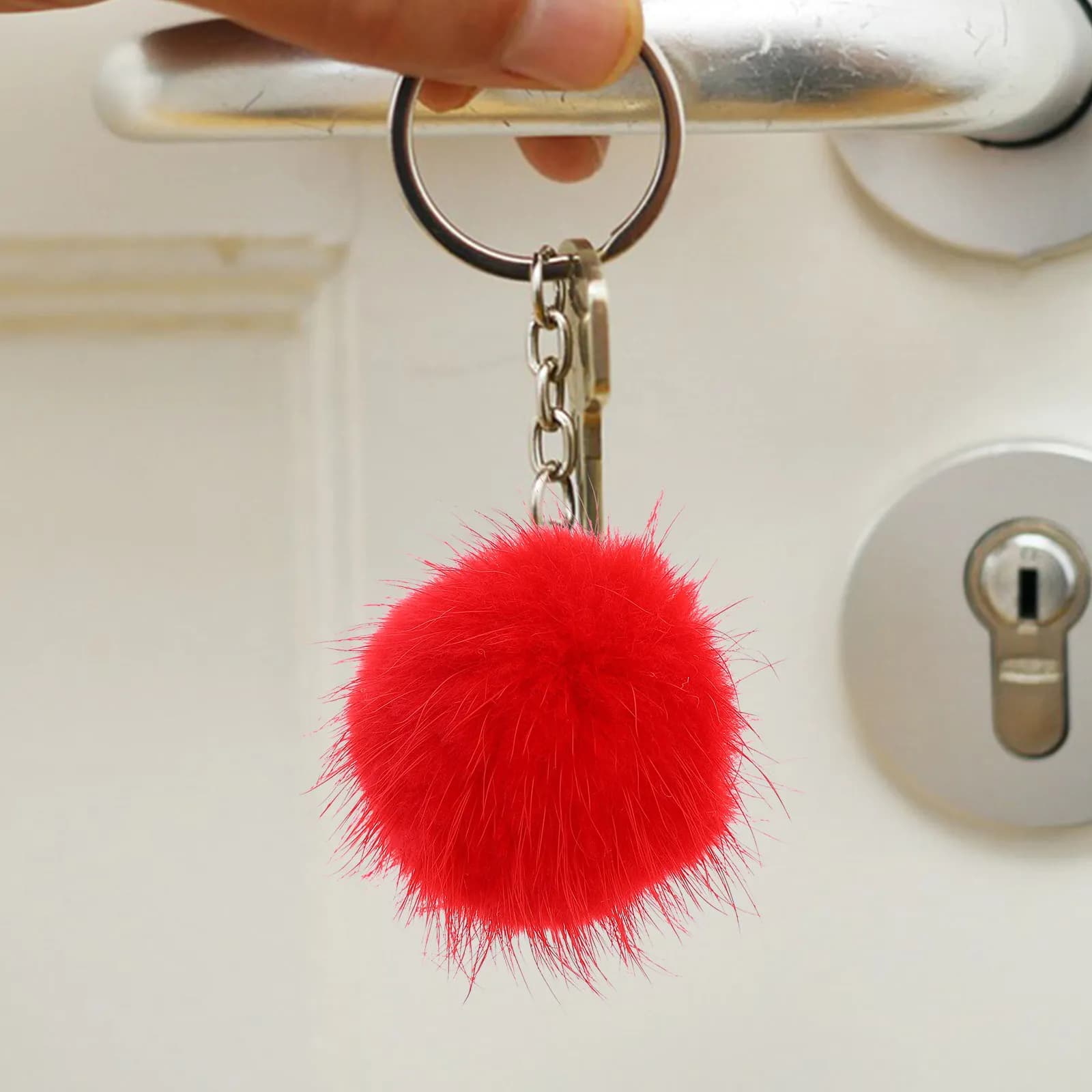 2 Pezzi Clip per Scarpe con Pompon, Sfera Sintetica Morbida da 4,5 cm, Resistente al Perdimento di Pelo, Portachiavi, Ciondolo per Borsa, Accessori per Capelli, Decorazioni per la Casa