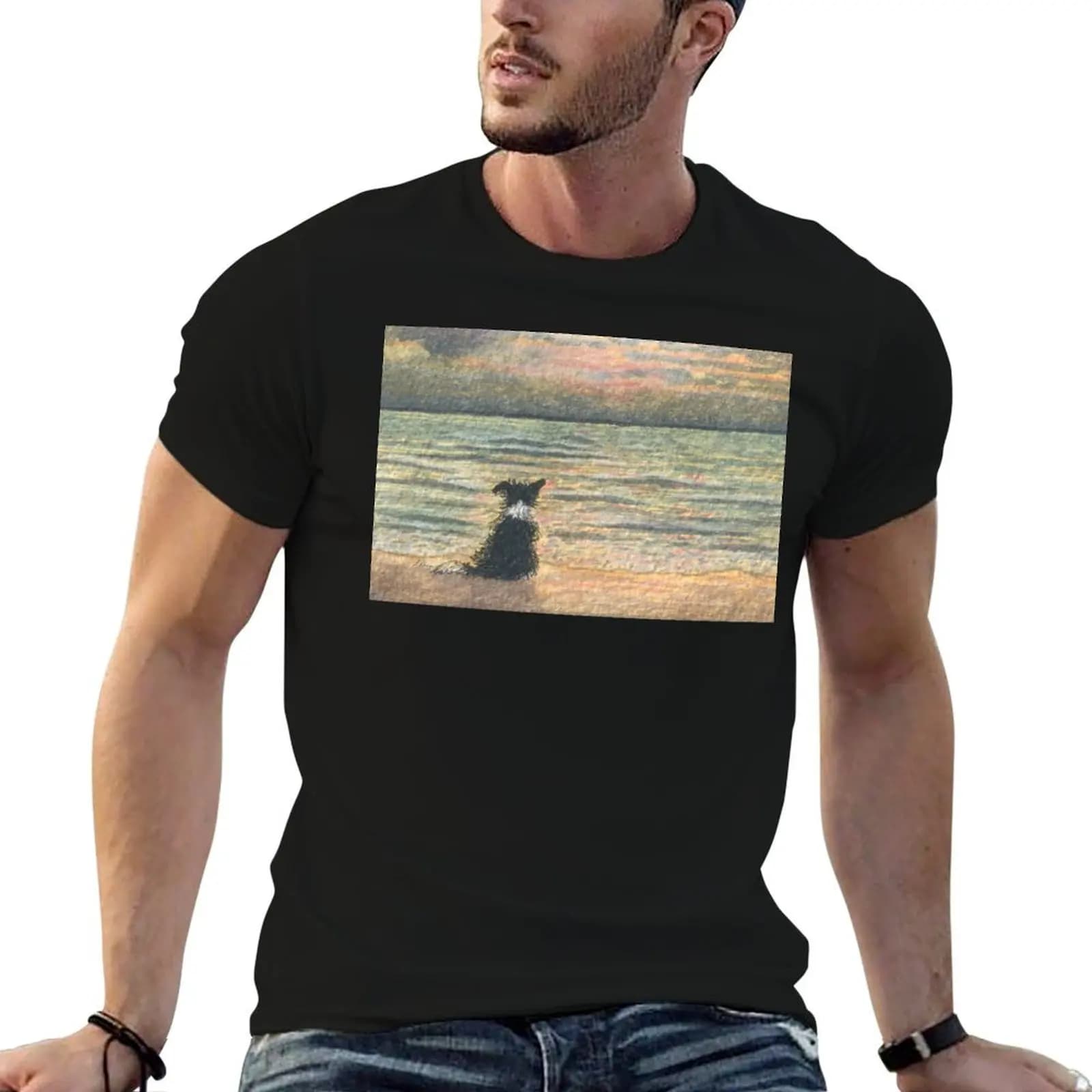 Un cane Border Collie guarda fuori sul mare osservando la risalita del sole, che saluta il mattino. T-shirt