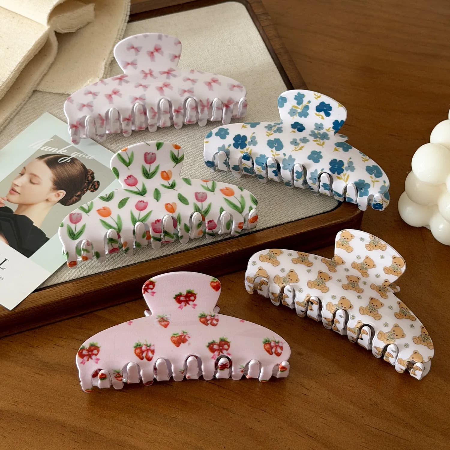 Fermaglio per capelli in acrilico con stampa orsetto floreale da 10 cm, versatile, stile Dopamine, fermaglio a squalo, accessori per capelli da donna