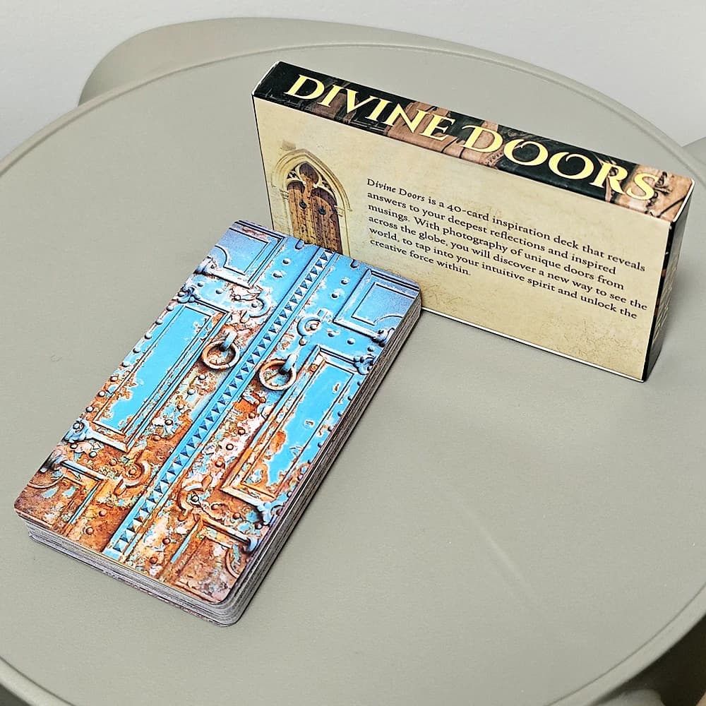 Mazzo Oracle con porte divine da 10,5 * 6 cm Dietro ogni porta Mette Avventura, mistero e ispirazione Un mazzo da 40 carte