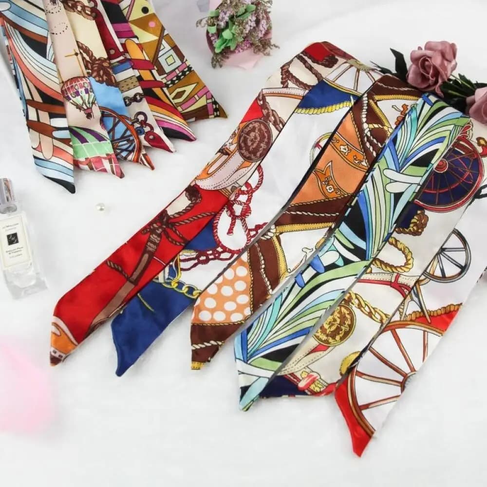 Elegante sciarpa in seta in stile coreano, design morbido, per l'uso quotidiano da donna, accessorio di moda multifunzionale e regalo