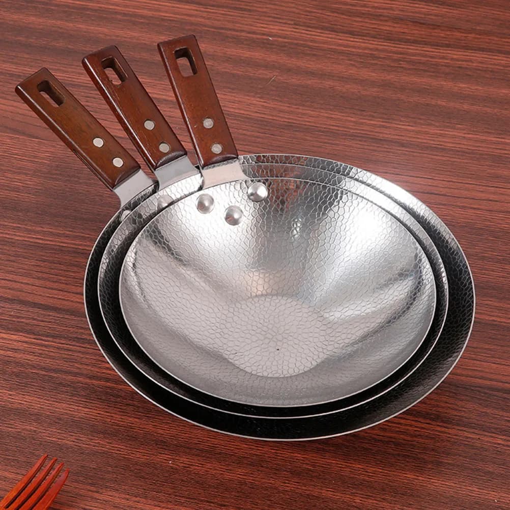 Modern Stainless Steel Wok with Wood Ergonomic Handle, Uniform Heating, Multipurpose for Jumping in Padella, Hot Pot, Seafood, Outer