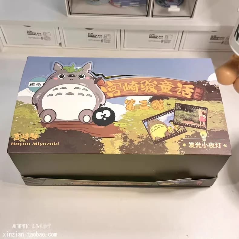 Totoro Blind Box Figura anime di Hayao Miyazaki Vento Elfo Incandescente Luce notturna Scatola misteriosa Decor Regalo di compleanno Giocattolo da collezione per bambini