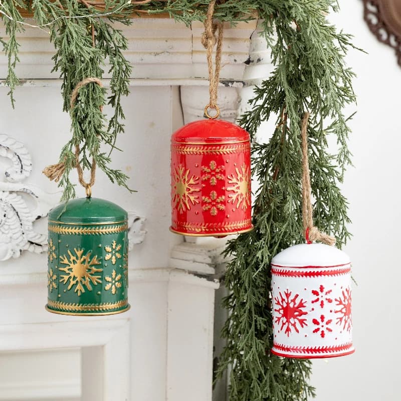 Metal Snowflake Bell Ornaments Decoration,Rustic Winter Outside Home Wind Chime for Christmas Tree Holiday Xmas Party Decoration
