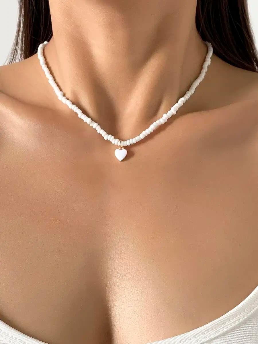 Heart-shaped pendant beaded necklace for Valentine's Day or Mother's Day gift