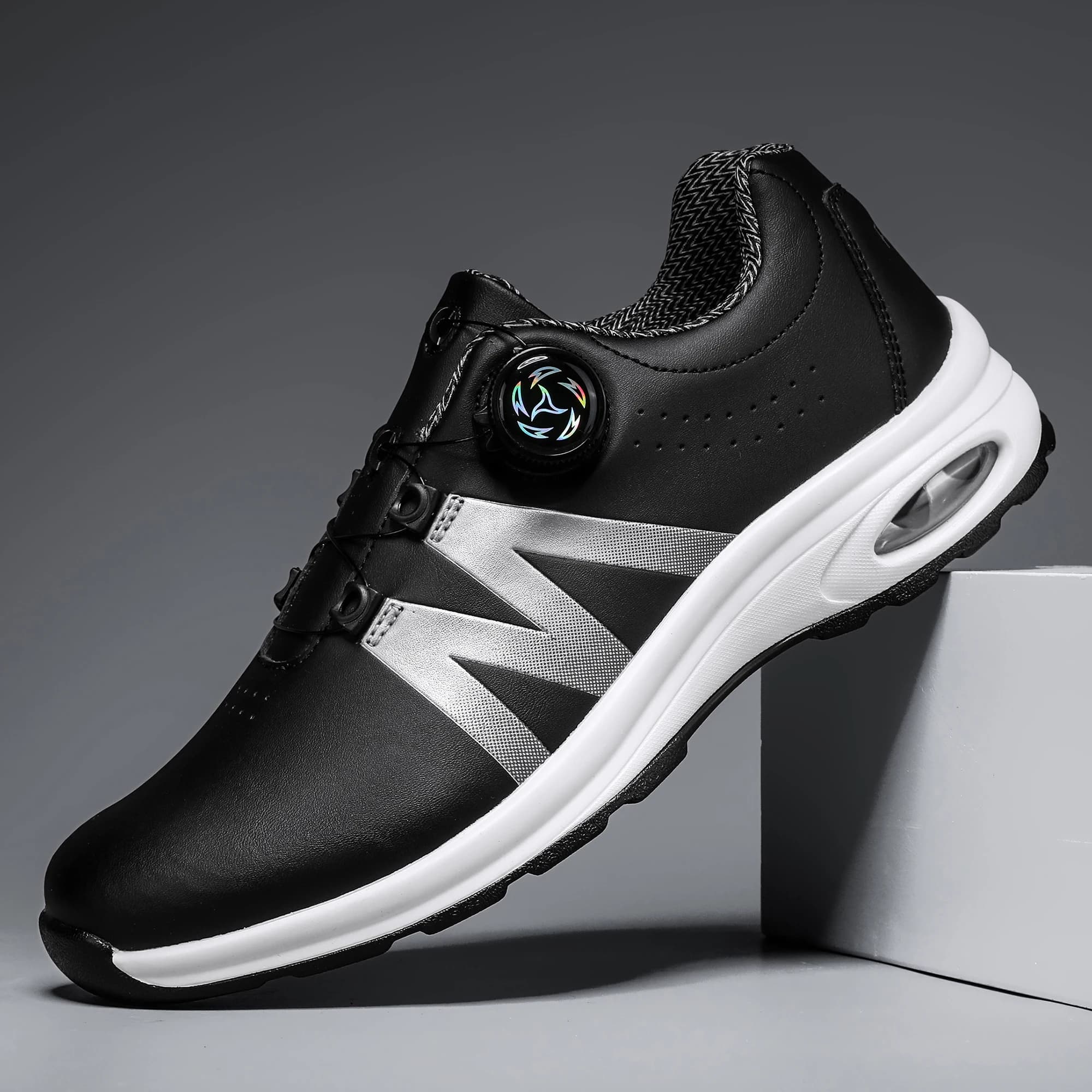 Scarpe sportive casual alla moda da uomo Estate Nuove scarpe da golf da uomo con fibbia a spirale Comode scarpe da passeggio in pelle PU resistenti all'usura Fondo spesso con cuscino d'aria