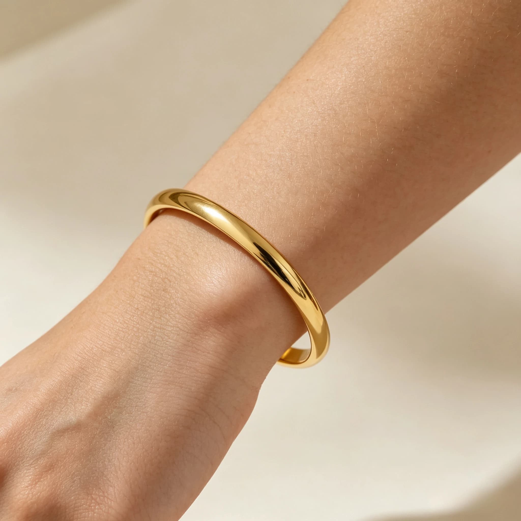 Smooth Plain Oval Shape Gold Cuff Bracelet Anti Tarnish Titanium Steel Simple Stackable Daily Wear Bracelet Gift