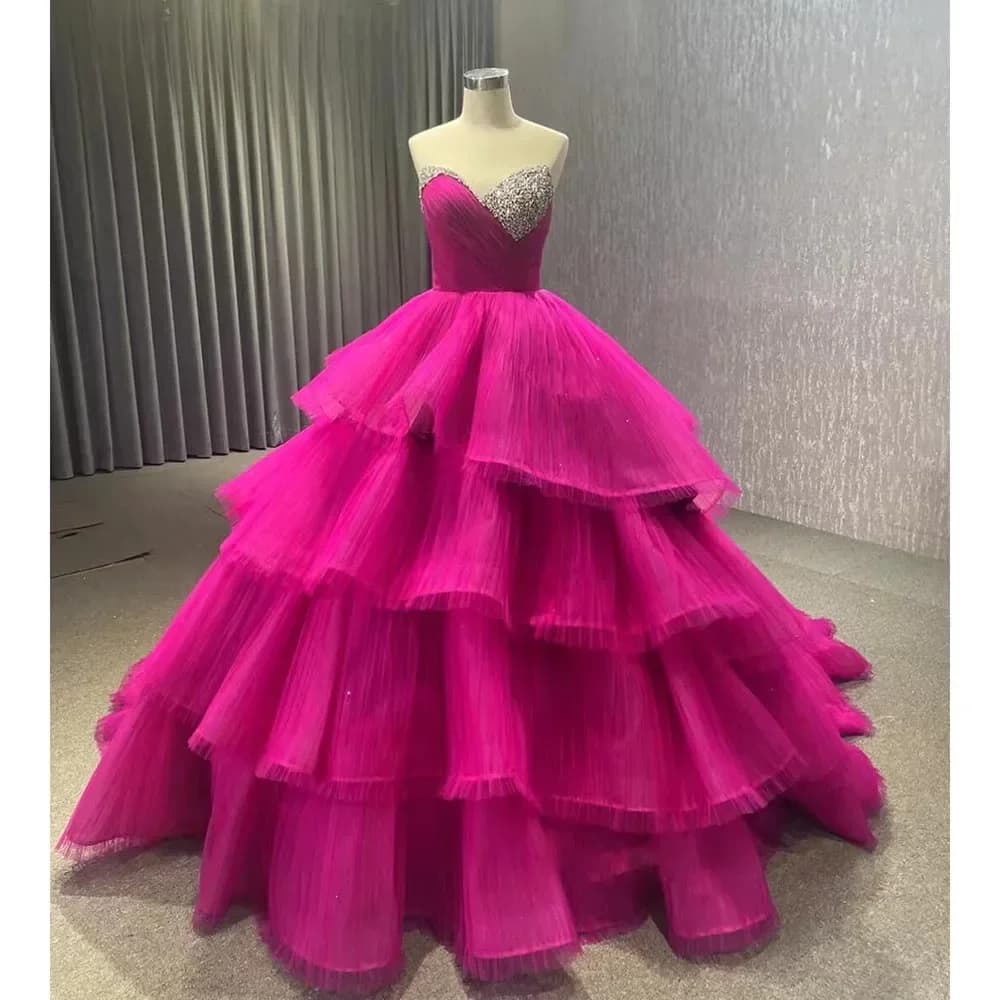 Abiti da sera con cristalli di lusso Abiti da ballo con pieghe a strati senza spalline Abiti da festa da donna con strascico senza maniche chic alla moda