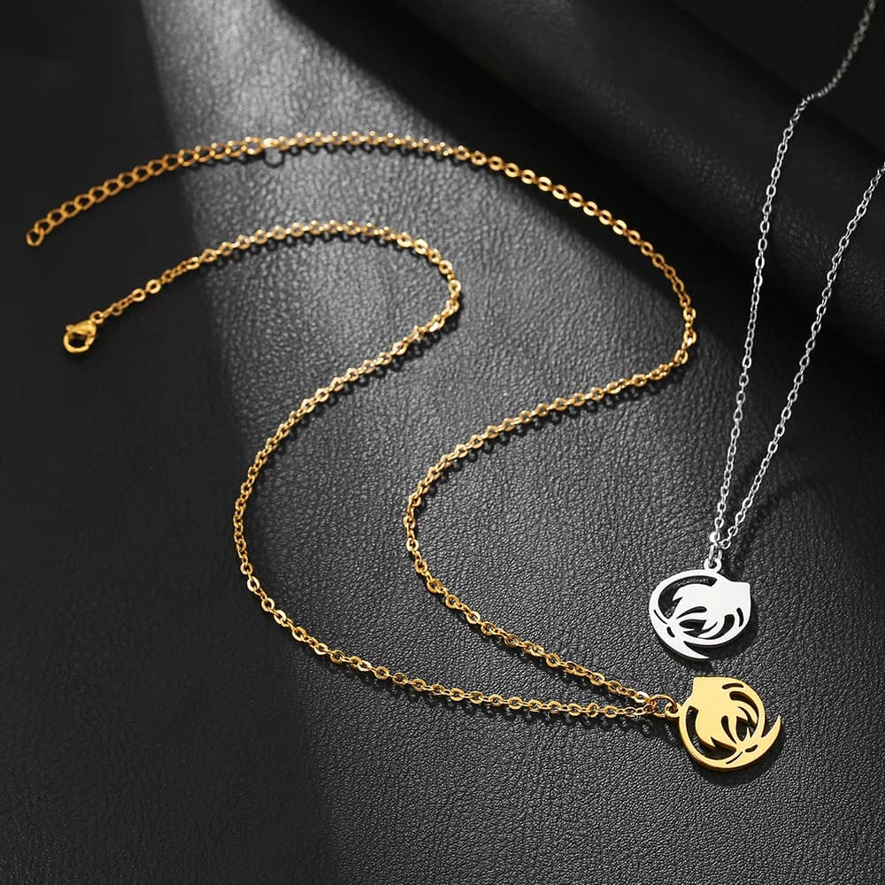 Necklace with ocean theme fish shaped pendant, stainless steel necklace for woman, perfect for holidays at the sea.
