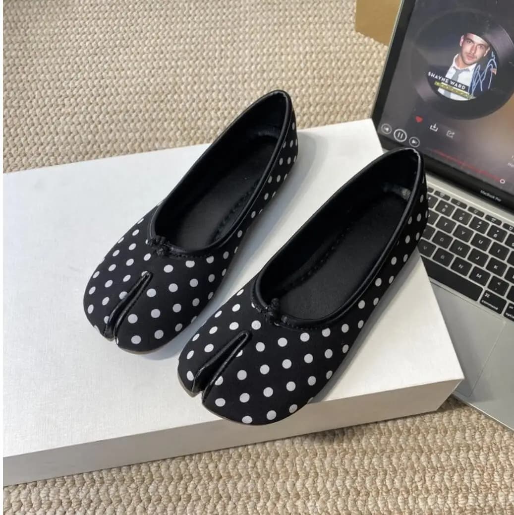 Eleganti Scarpe Tabi Ninja da Donna a Pois con Punta a Zoccolo di Maiale, Ciabatte Lazy Person, Scarpe a Zoccolo di Cavallo, Ballerine da Donna con Punta Divisa