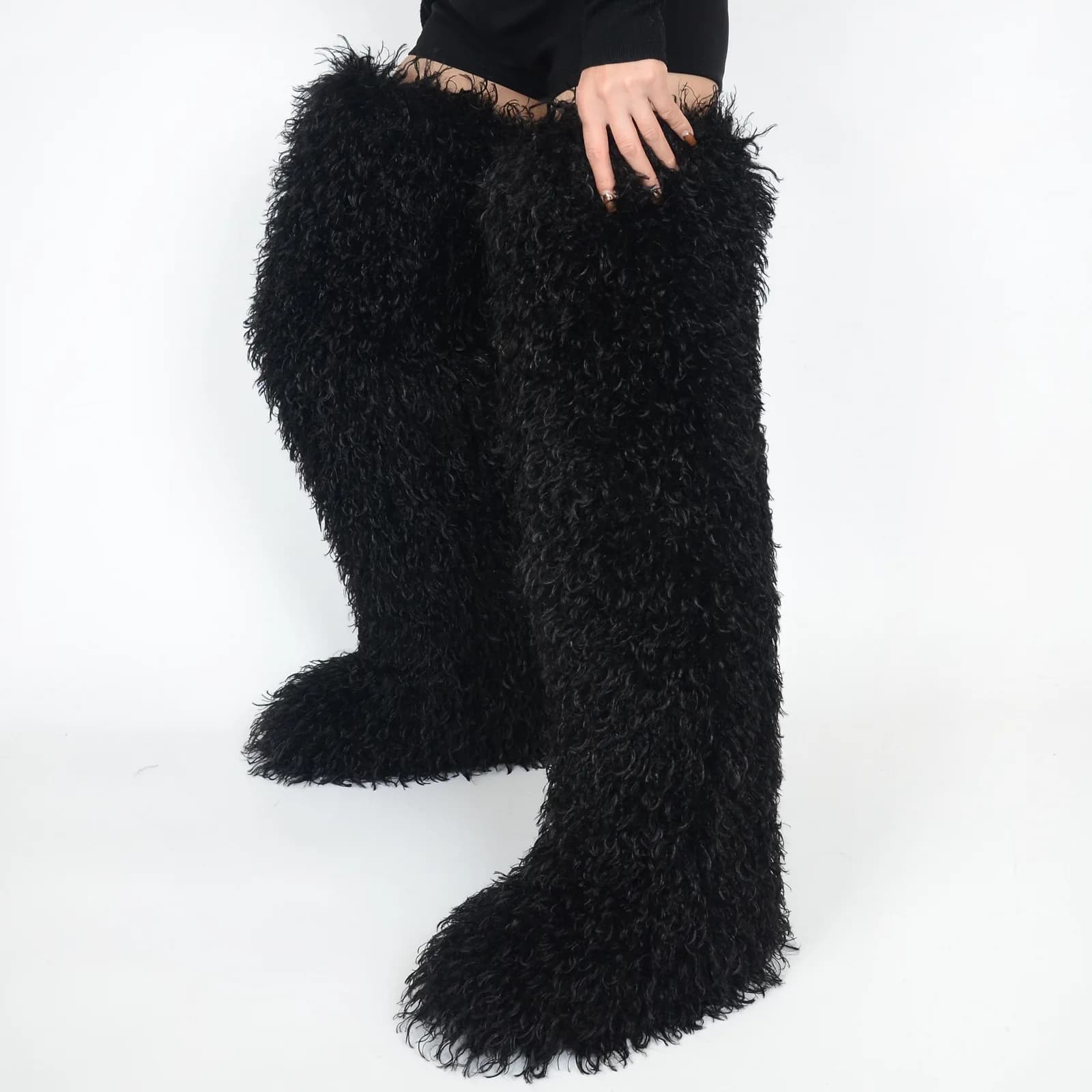 IPPEUM Stivali di pelliccia mongola nera per donna Stivali lunghi in peluche invernale alti alla coscia 2025