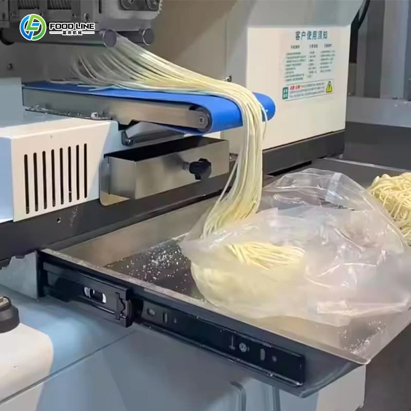 Macchina per fare tagliatelle e pasta Macchina per fare tagliatelle Macchina per fare noodle industriale automatica