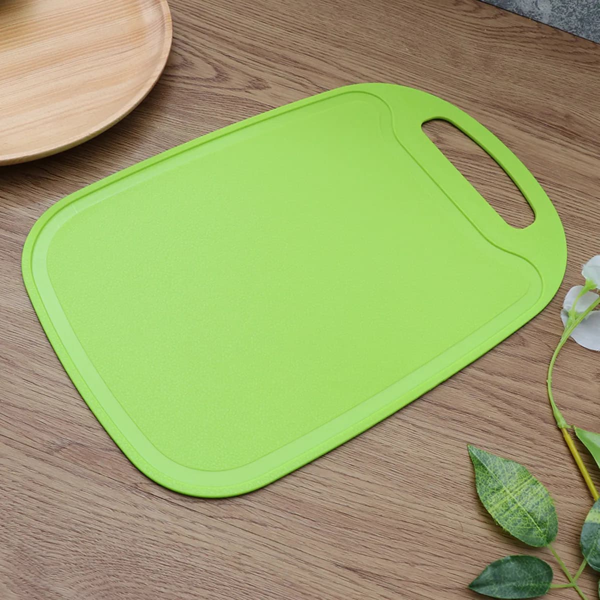 Tagliere Multifunzionale in Plastica Antibatterico Antiscivolo con Scanalatura per Succhi e Gancio per Appendere