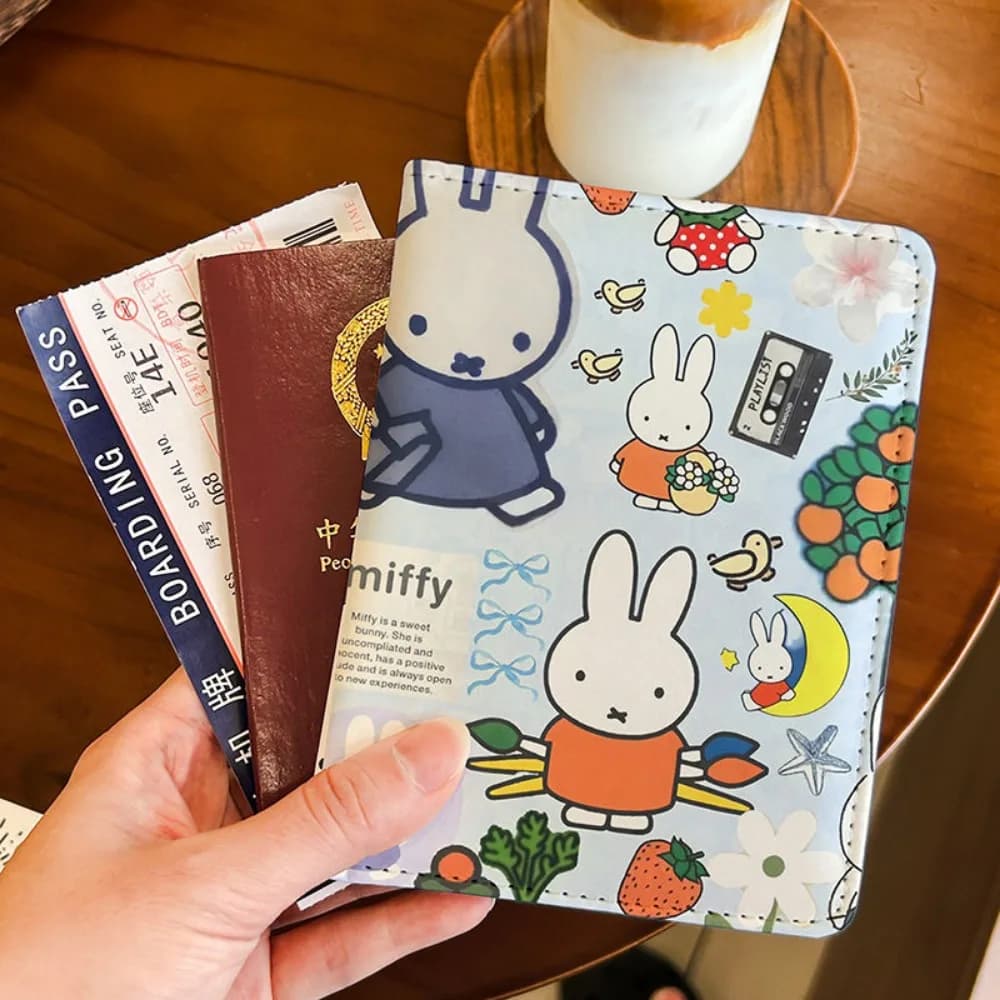 Simpatico Porta Documenti con Coniglio Miffy, Custodia per Passaporto Cartoon, Borsa Multifunzionale per Protezione Documenti di Viaggio, Regalo