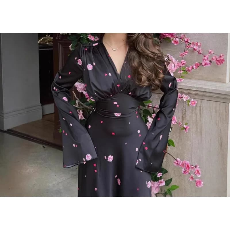 Abito da donna con pendolo stampato in raso con scollo a V francese primavera/estate 2025