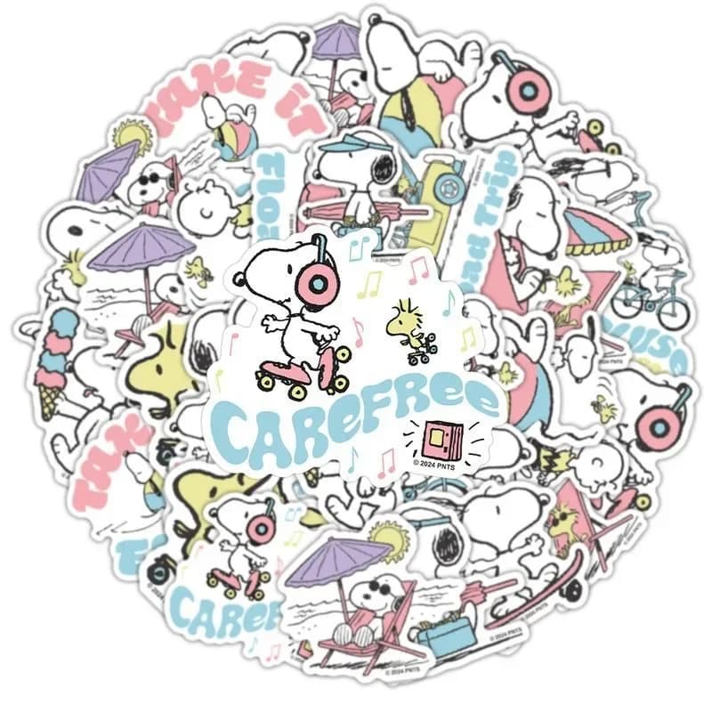50 pezzi di cartone animato Snoopy Doodle valigia notebook casco tazza d'acqua tavolo adesivi decorativi impermeabili creativi per bambini