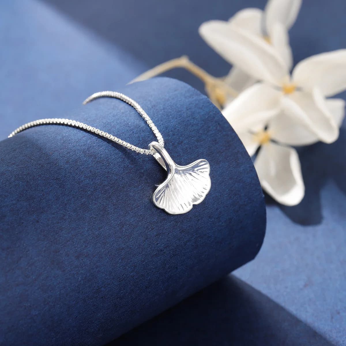 New Necklace with Ginkgo Foil Pendant in Sterling 925 Sterling Silver, Simple Design and Elegant XL260