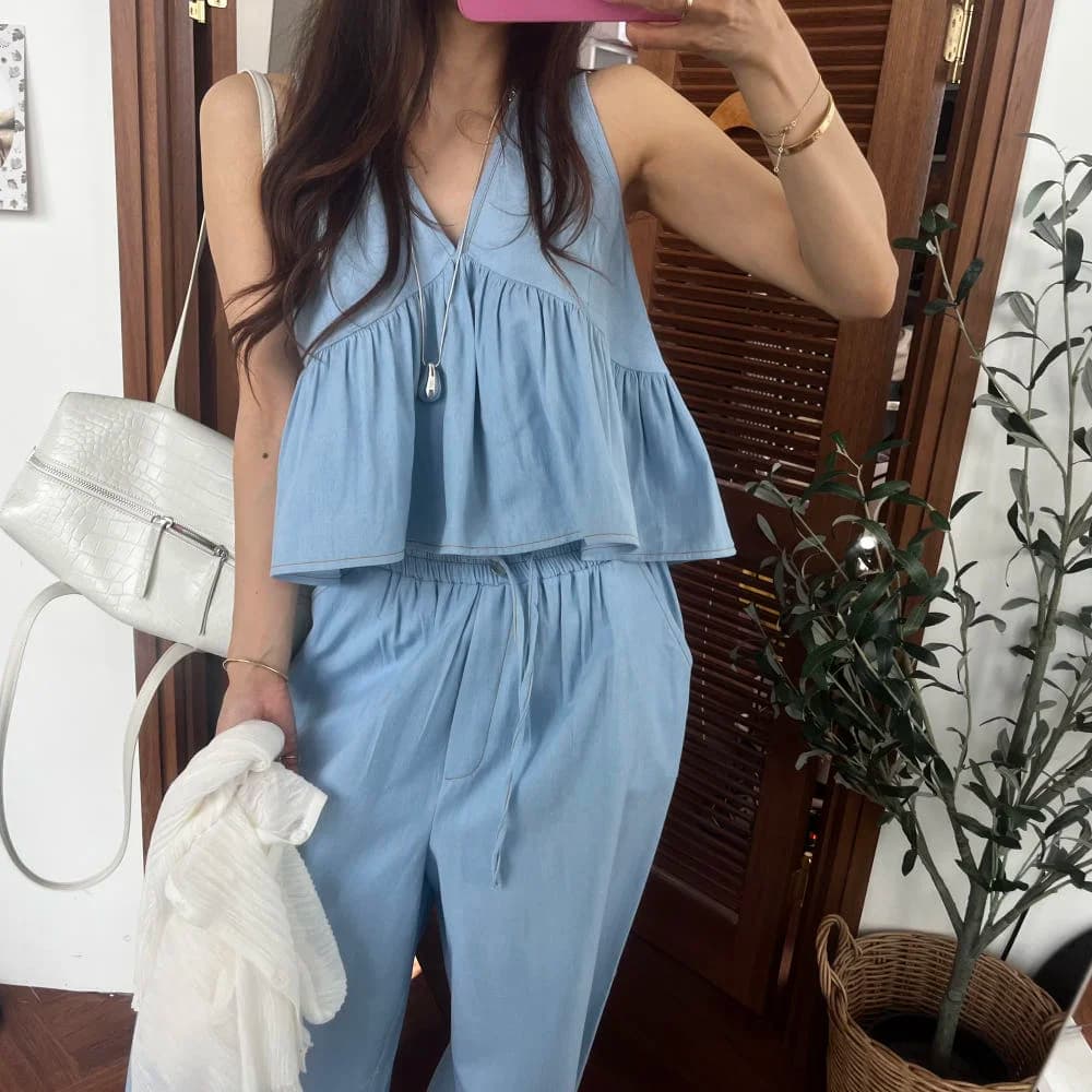Summer 2026 Women's Chic V-neck Sleeveless Top Wide-leg Jeans Denim Two-piece Set Fashionable Slimming Design Korean Style