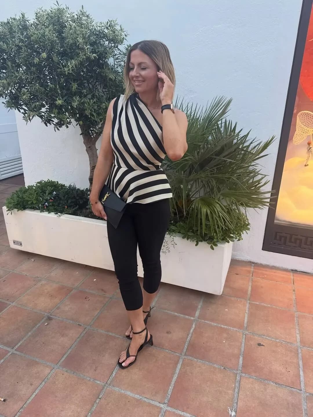 YENKYE Nuovo Top Corto da Donna a Righe Monospalla Senza Maniche con Peplum e Orlo Asimmetrico Drappeggiato, Blusa Estiva per Feste 2026