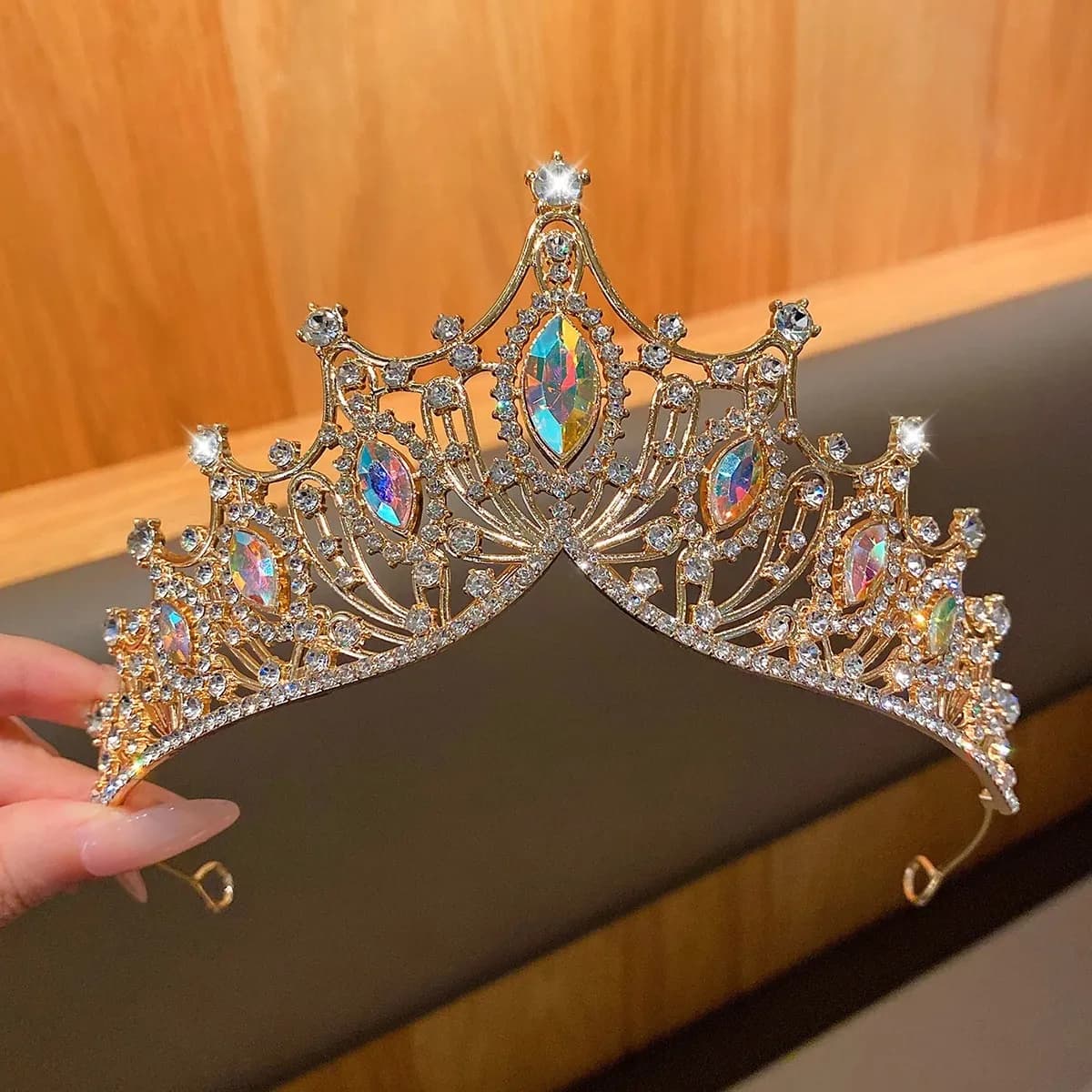 1 alloy strass crown, fashionable temperament crown, soft wind hair band, suitable for birthdays and shows as hair accessories