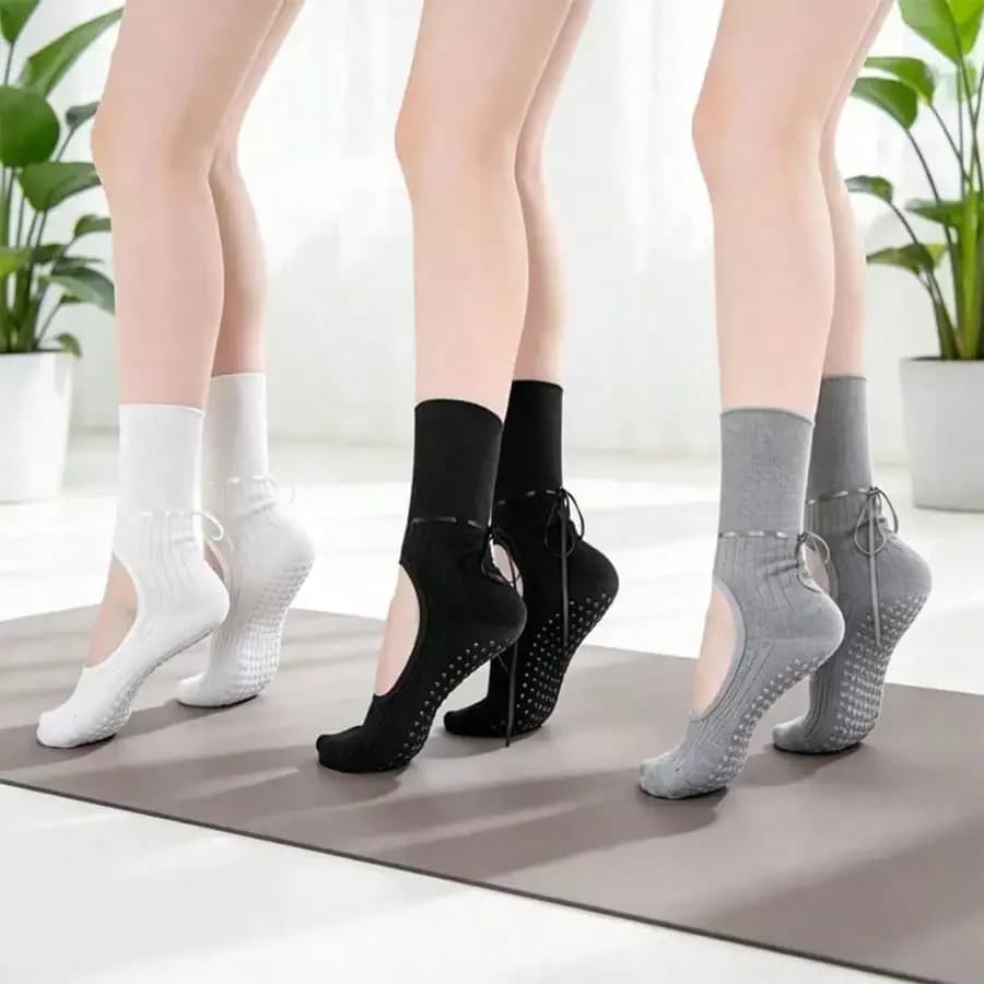 1 Pairs Exposed Back Drawstring High-Top Yoga Socks with Rubberized Soles Pure Sensuality for Woman