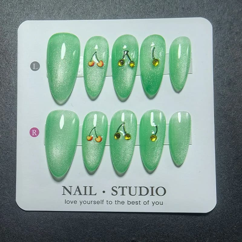 10 Fine Nail Pieces in Mandorla Effetto Eye di Gatto con Polvere Specchiata, Design a Pois e Ciliegia Opale, Nails Finte Magnetice Cromate