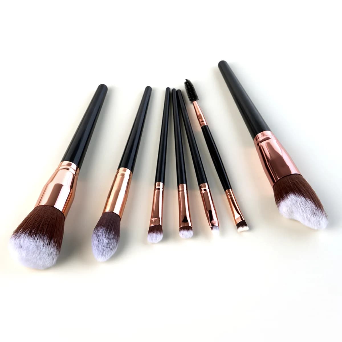 Pennelli per trucco professionale Pennelli per trucco Set Ciglia Ombretto Sopracciglio Eyeliner Fondotinta in polvere Fard Evidenzia Pennello per labbra