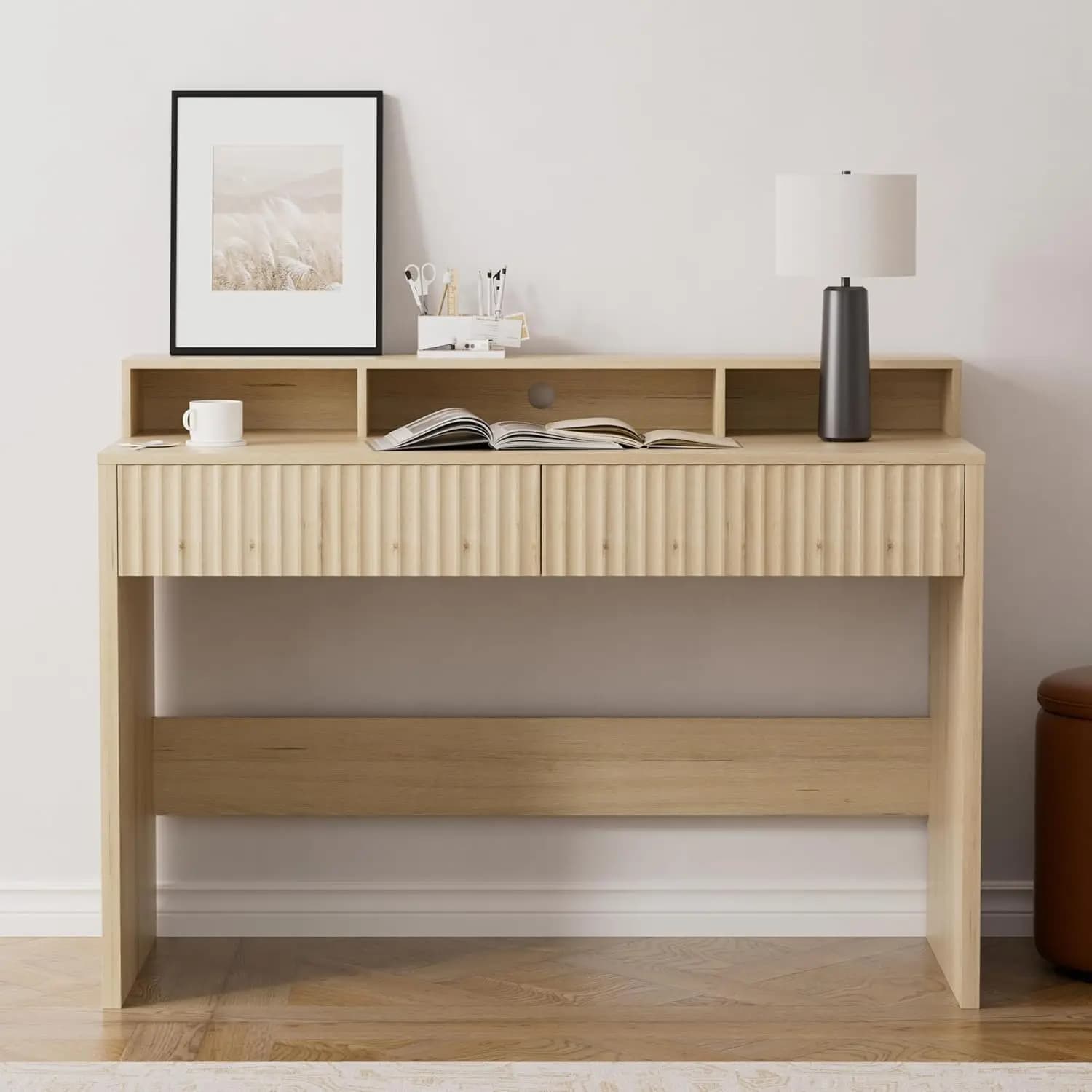 Scrivania Direzionale da 47 Pollici con Cassetto Scanalato, Scrivania da Ufficio Moderna con Supporto Monitor e 2 Cassetti, Scrivania per Studio, Rovere Chiaro, Personalizzabile
