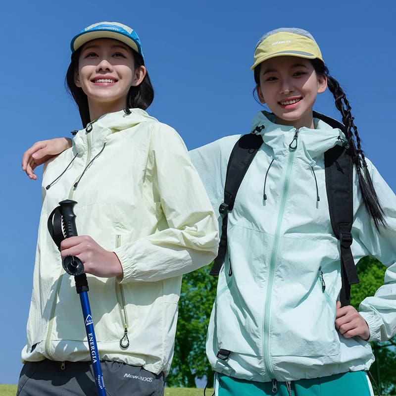 Abbigliamento Estivo con Protezione Solare in Plastica Nera, Sottile e Casual per Sport e Viaggi, Alta Protezione UV, Stile Unisex