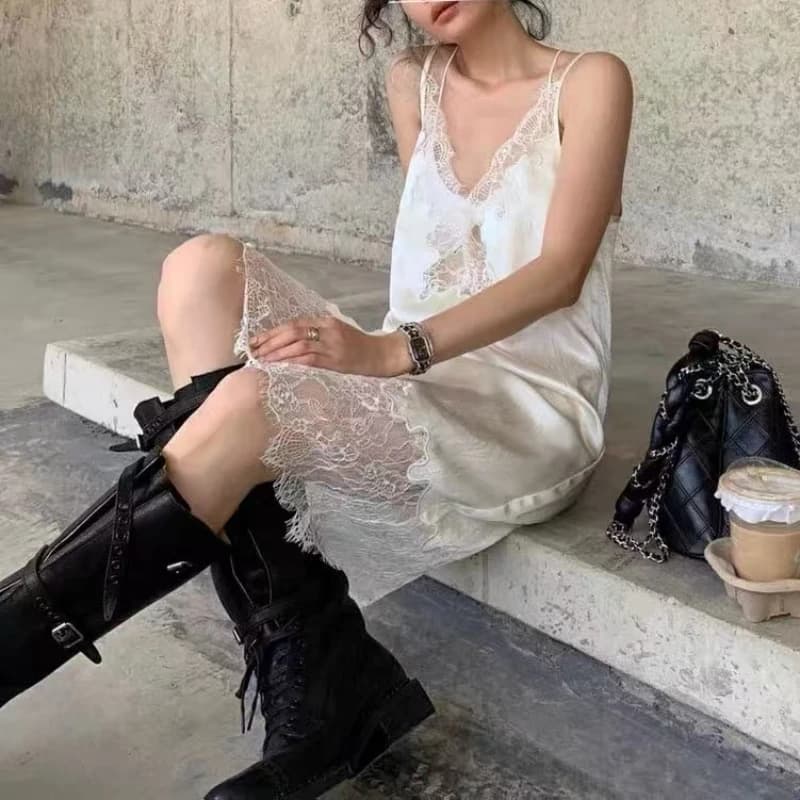 Abiti sexy con cinturino in pizzo per donna Abito vintage liscio come la seta con scollo a V profondo Abito interno senza maniche sottile Abiti delicati