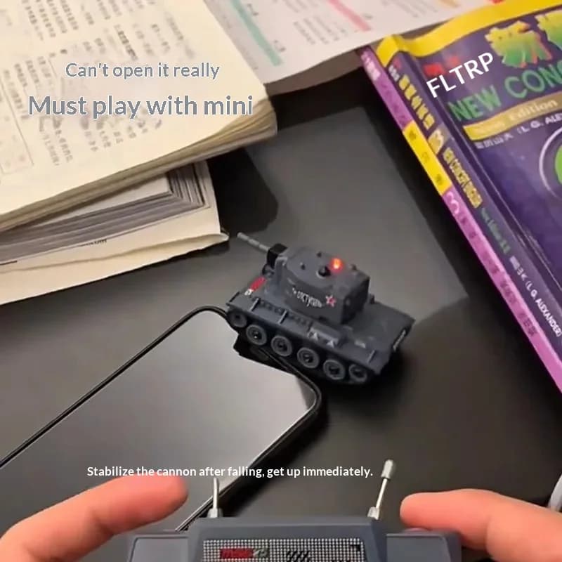 Mini modello di carro armato telecomandato, modello di simulazione, giocattolo con ricarica wireless a quattro vie, regalo di compleanno per bambini, ragazzi, ragazze, gioco da interno