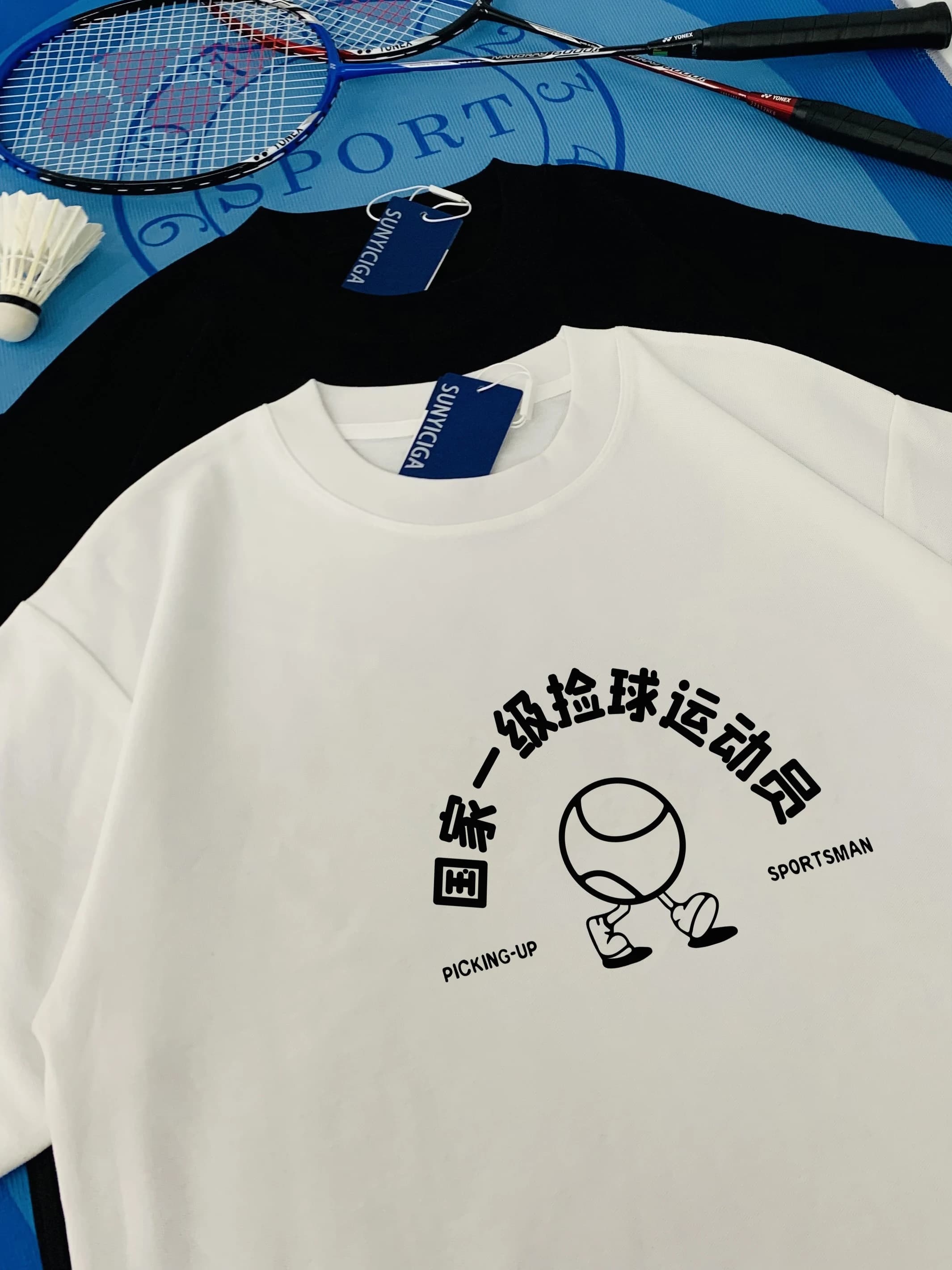 T-shirt CREW Loose Fit con stampa pallina da tennis, divertente e creativa, ad asciugatura rapida, traspirante, in cotone e poliestere.