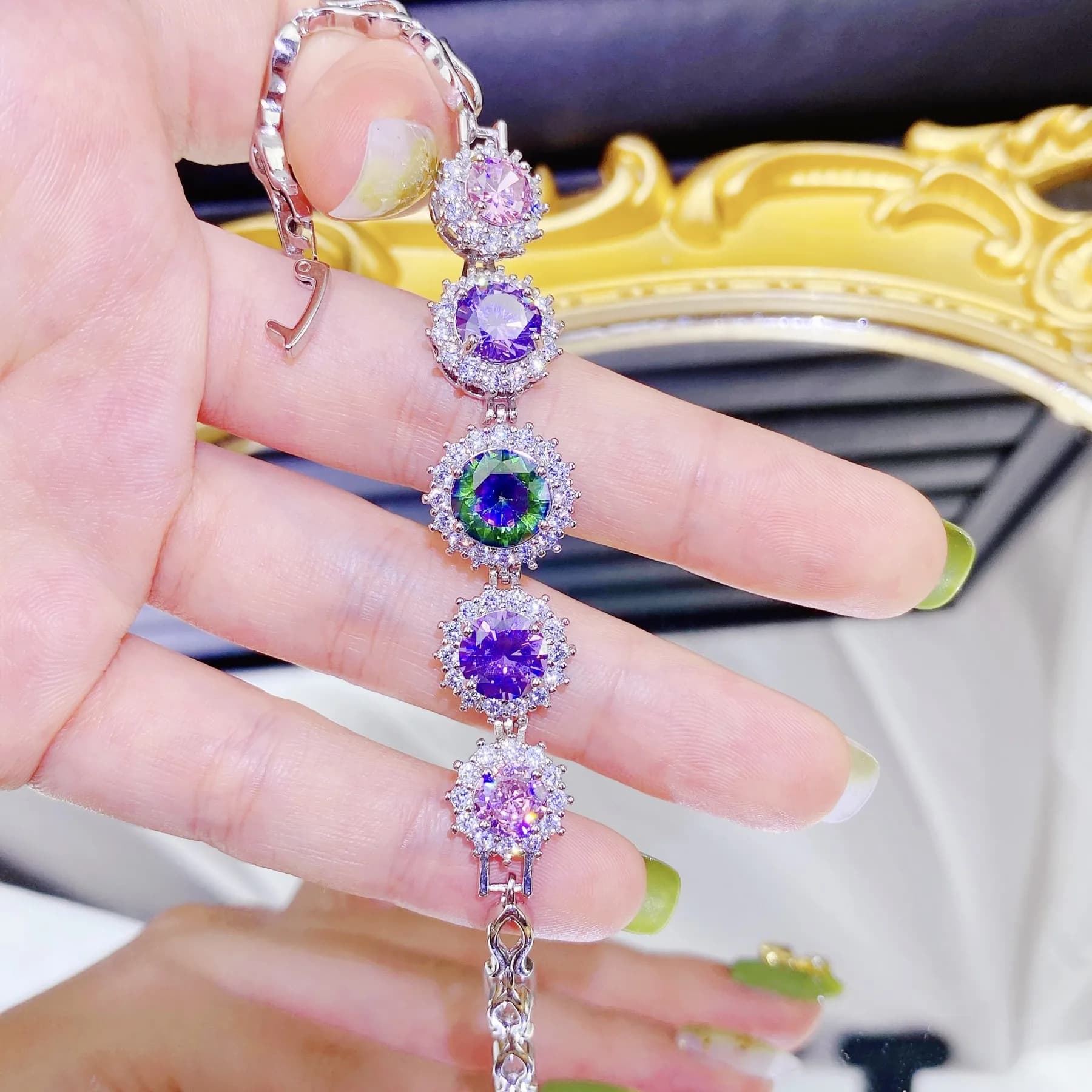 Bracciale transfrontaliero super flash con otto cuori e otto frecce con diamanti ad alto tenore di carbonio, tormalina colorata con ametista e diamante rosa h