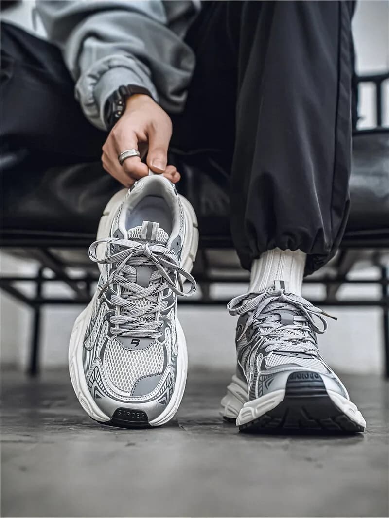 Men's Running Shoes Breathable Mesh Upper Thick Bottom Heightening Dad Style Casual Sports Sneakers Fashionable All-Match