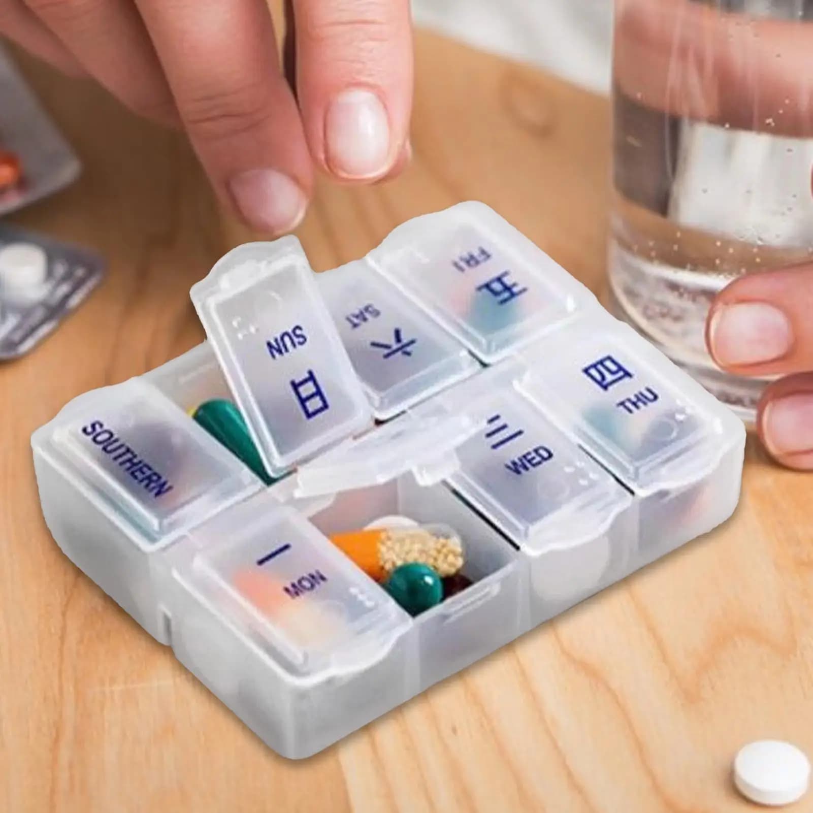 Portable 8-Grid Pill Box Spill-proof Medicine Organizer Lightweight Travel Pill Case Sturdy Tablet Storage Holder for Elderly