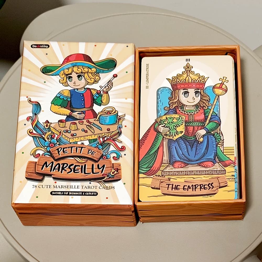 Mazzo di Tarocchi Petit De Marseilly, 78 Carte Tarocchi Chibi di Marsiglia in Scatola Rigida 12*7cm, Cartoncino a Doppia Goffratura