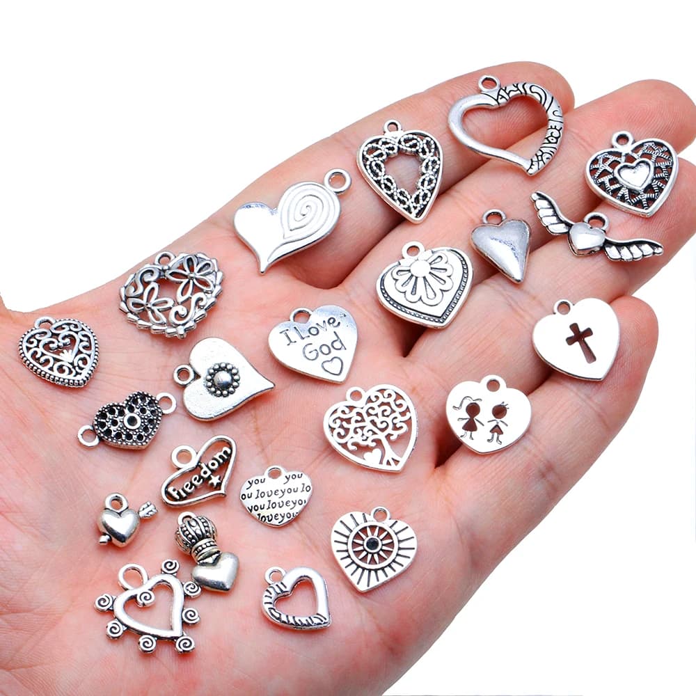 26 Stili di Ciondoli a Forma di Cuore in Argento Tibetano Anticato per Bracciali, Collane e Creazione di Gioielli Fai-da-Te